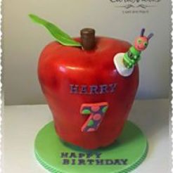 3D RED GIANT APPLE WITH WORM CAKE